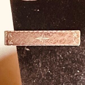 Silver Tone Diamond Cut Starburst Tie Clip Cross Hatch Background Vintage